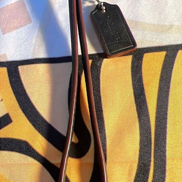 Coach Signature C Corner ZipWristlet #F54627 - Picture 4 of 6